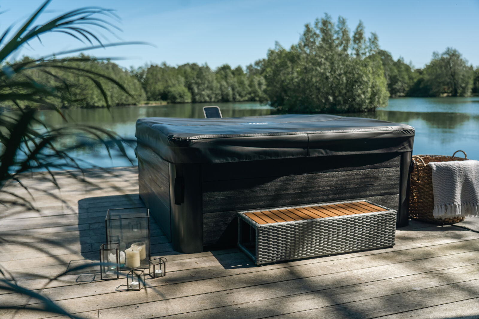 MSpa Whirlpool OSLO XL 160x160 cm - inkl. WiFi, App, LED, UVC