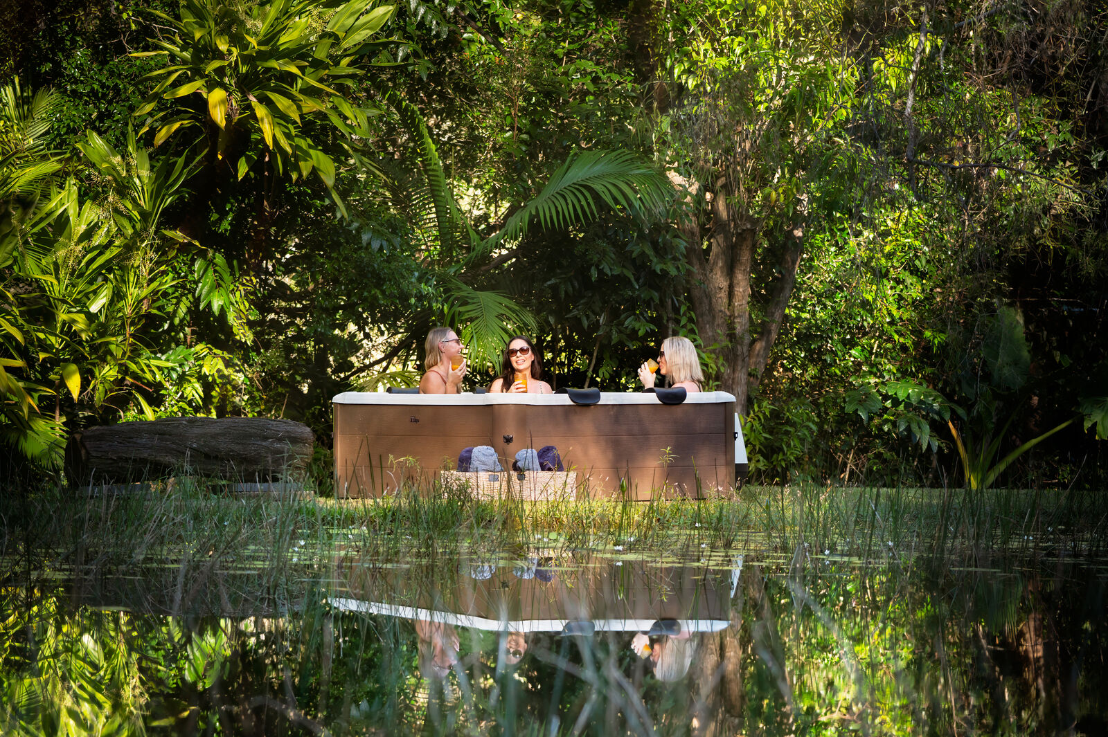 MSpa Whirlpool AMBER AERO PLUS 2026 XXL inkl. App, LED, 8 Hydromassagedüsen, 140 Luftdüsen