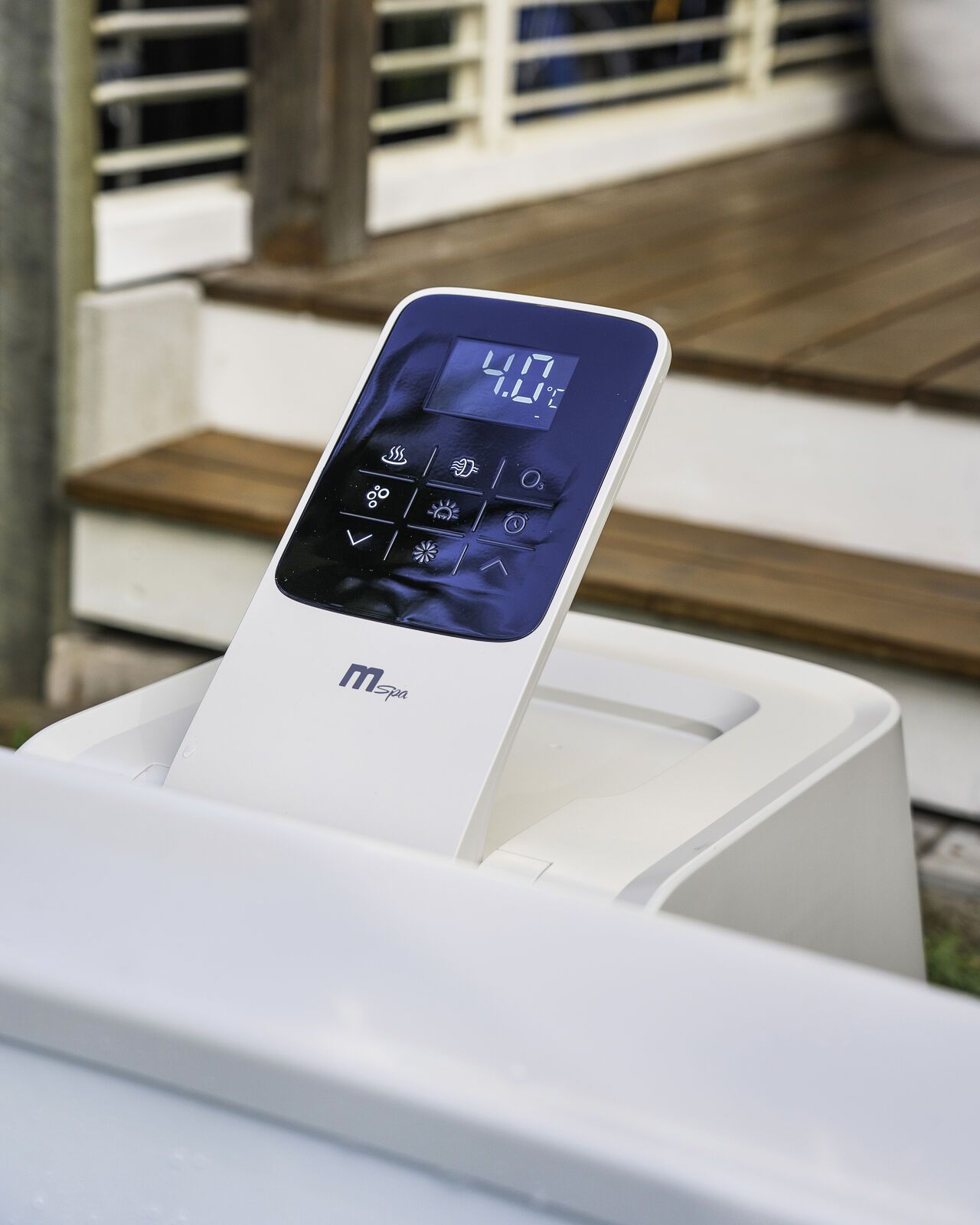MSpa Whirlpool  Oslo AMBER Aero Modell 2027 160 cm inkl. LED, WiFi, UVC - 120 Luftdüsen, 8 Hydromassagedüsen