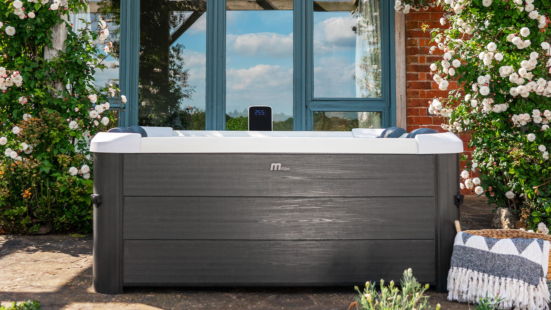 MSpa Whirlpool OSLO PLUS XXL 180 x 180 cm - NEUSTES Modell 2025 - inkl. WiFi, LED, UVC