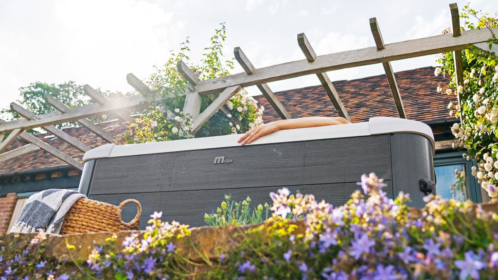 MSpa Whirlpool OSLO PLUS XXL 180 x 180 cm - NEUSTES Modell 2025 - inkl. WiFi, LED, UVC