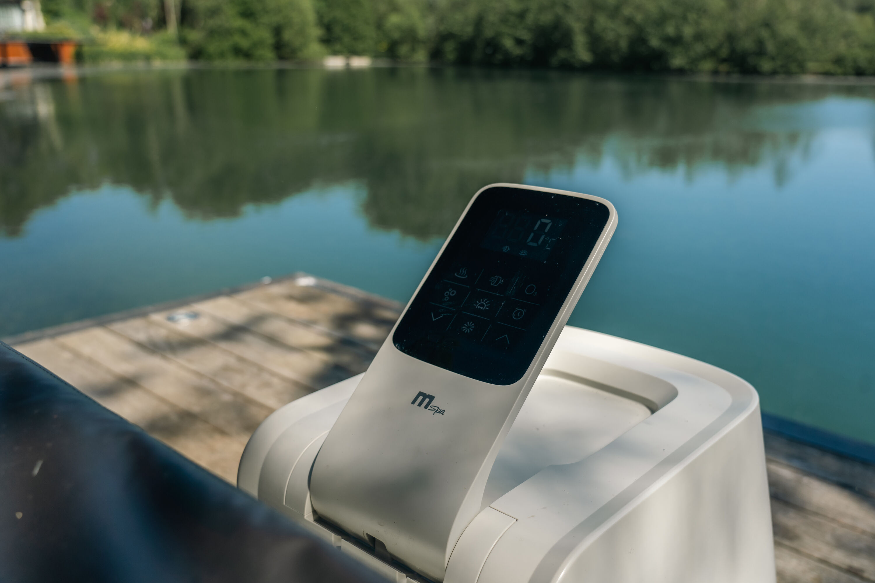 MSpa Whirlpool OSLO Sapphire inkl. LED / WiFi / UVC / 120 Luftdüsen / 8 Hydromassagedüsen