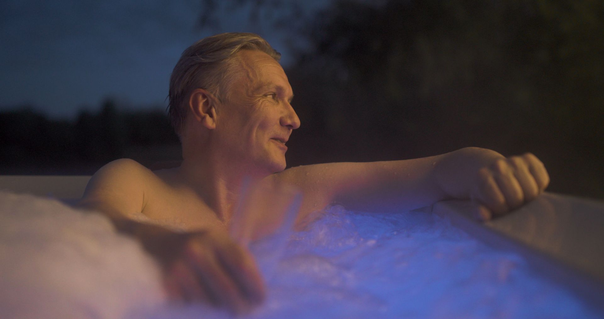 MSpa Whirlpool OSLO SAPPHIRE AERO 2027 XXL 160cm inkl. App, LED, 8 Hydromassagedüsen, 120 Luftdüsen