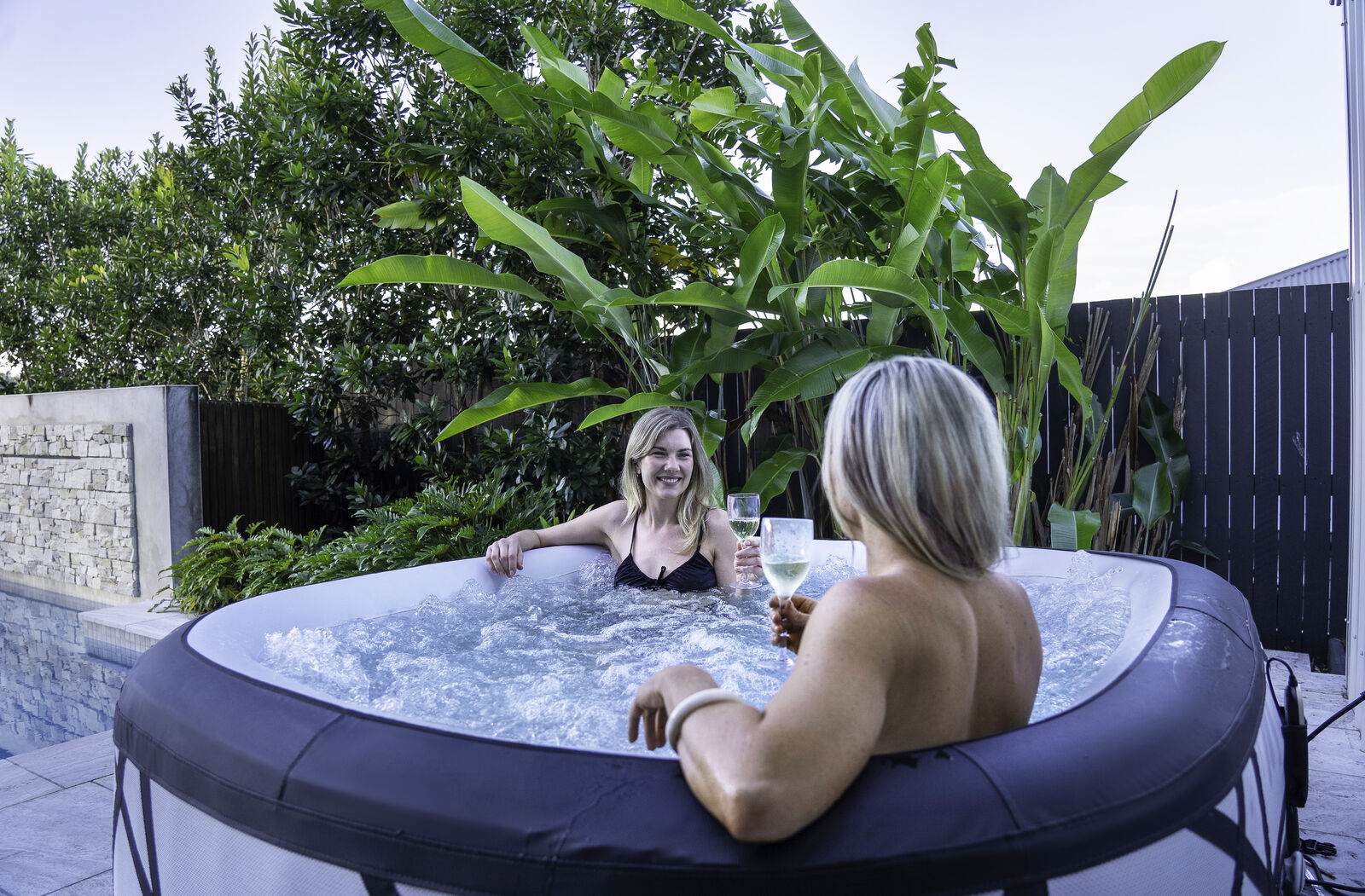 MSpa Whirlpool SOHO Premium 2026 - P-SH063 - Outdoor Indoor Pool aufblasbar XXL 6 Personen