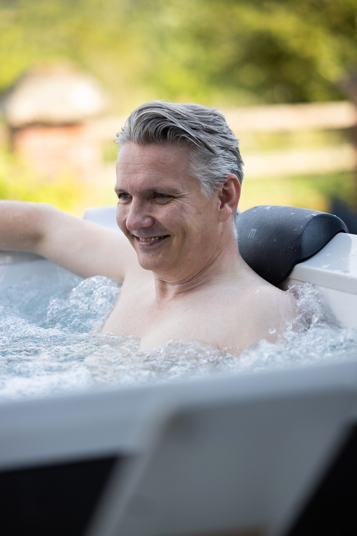 MSpa Whirlpool OSLO PLUS XXL 180 x 180 cm - NEUSTES Modell 2025 - inkl. WiFi, LED, UVC