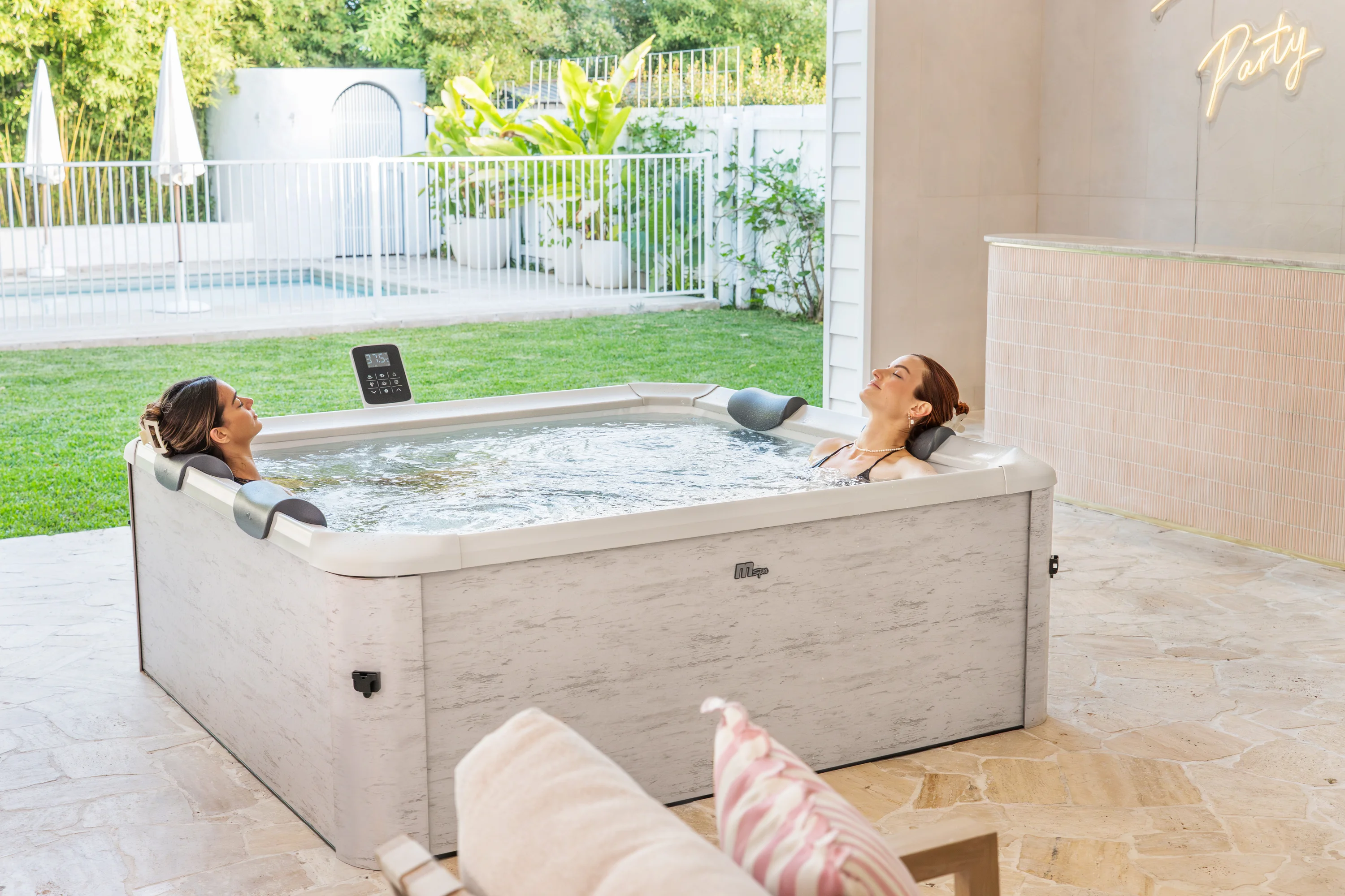 MSpa Whirlpool OSLO LITHOS 2027 XXL 180cm inkl. App, LED, 8 Hydromassagedüsen, 140 Luftdüsen
