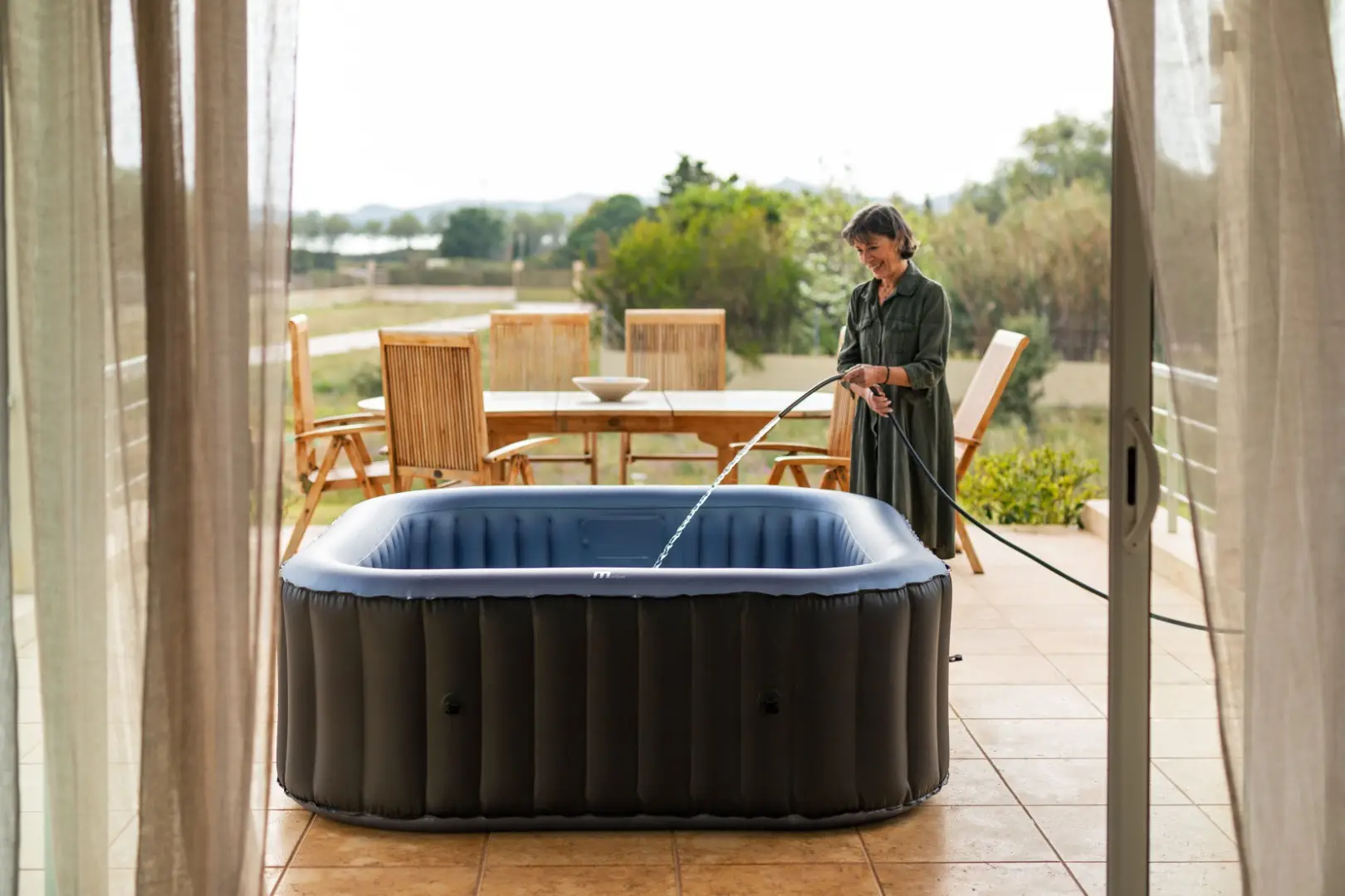 MSPA aufblasbarer Whirlpool TEKAPO neu Modell 2026 inkl. UVC / 132 Luftdüsen - 185 cm - Outdoor Pool XXL 6 Personen