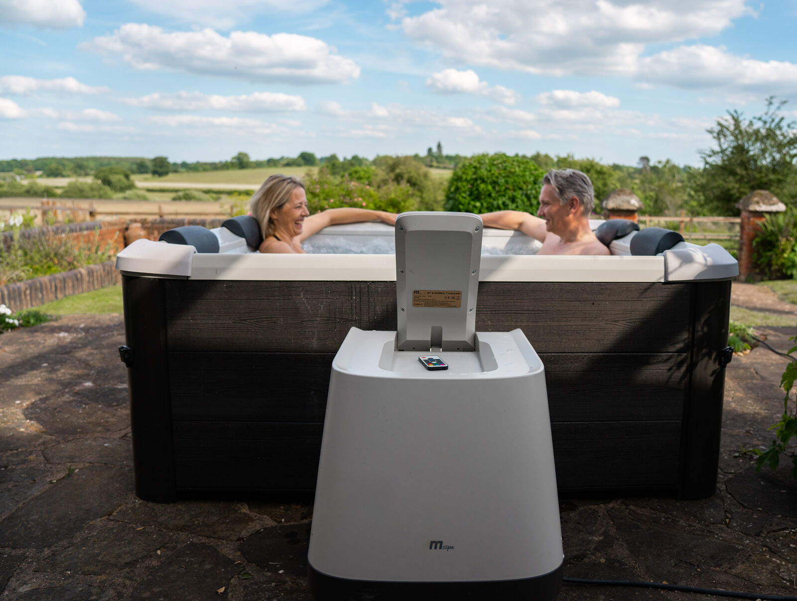 MSpa Whirlpool OSLO XL 160x160 cm - inkl. WiFi, App, LED, UVC