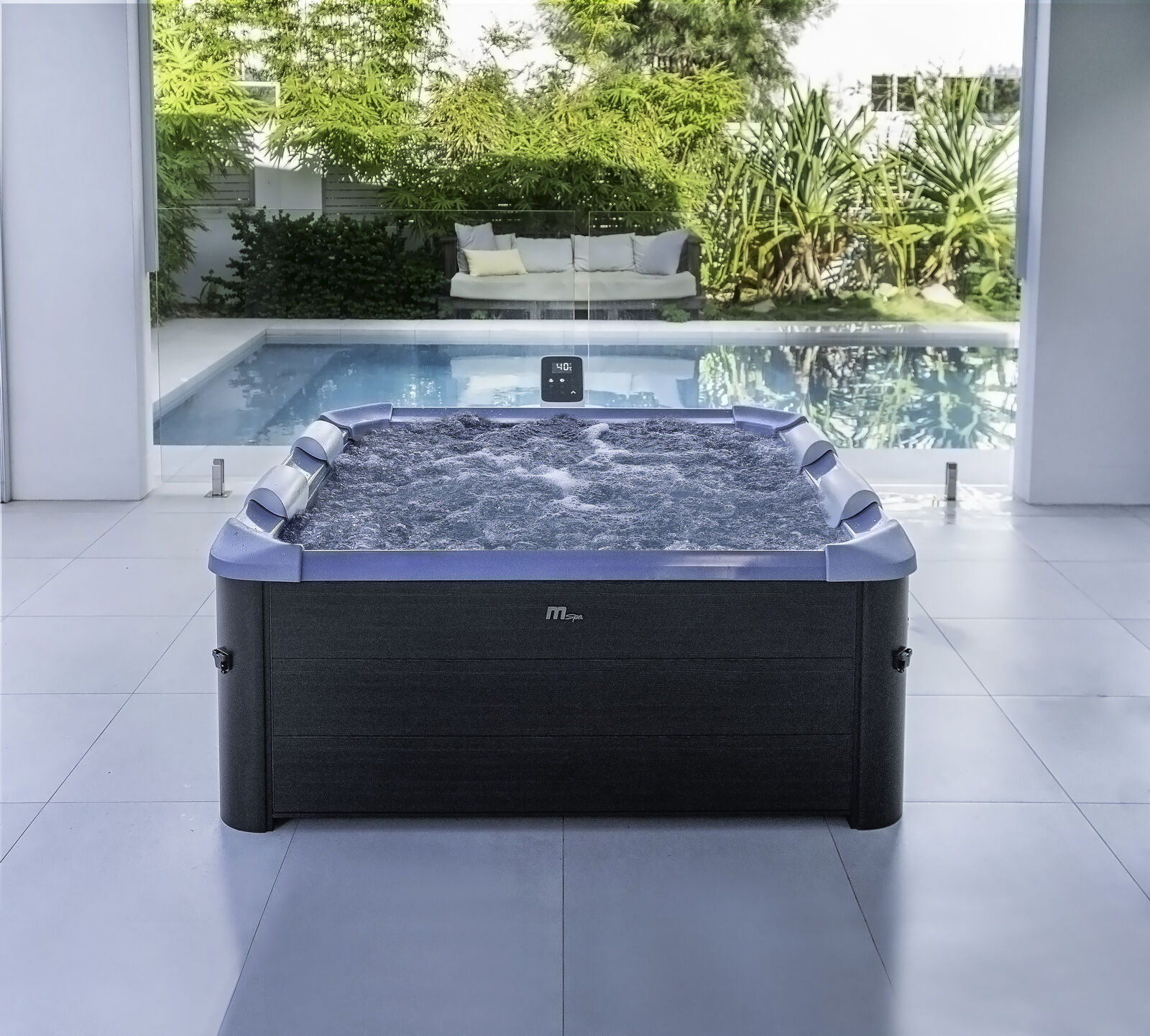 MSpa Whirlpool OSLO Saphire Modell 2025 inkl. LED / WiFi / UVC /  120 Luftdüsen / 8 Hydromassagedüsen F-OSW063WSAP